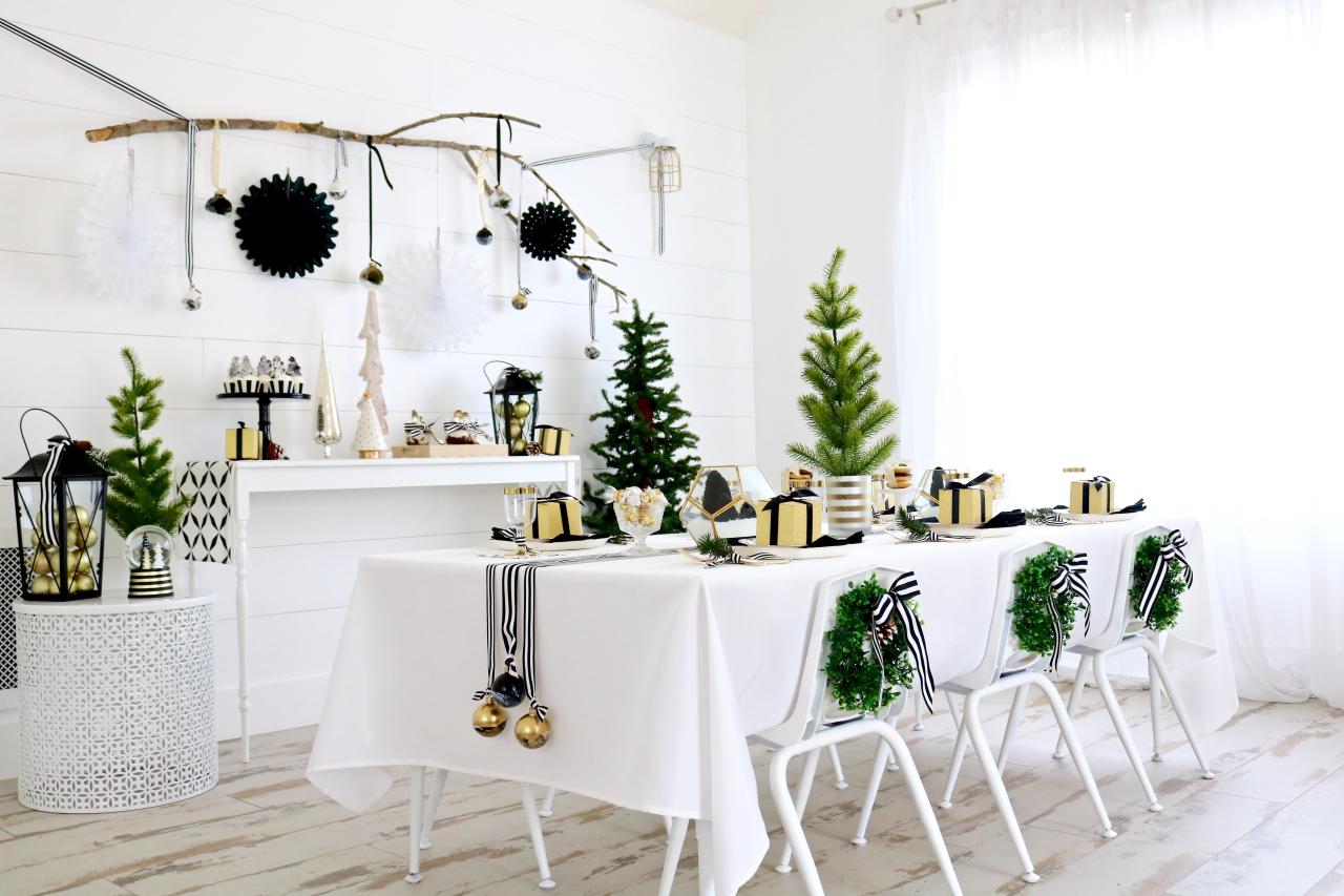 black and white farmhouse christmas decor Black & White Farmhouse Christmas Party Christmas table, Farmhouse