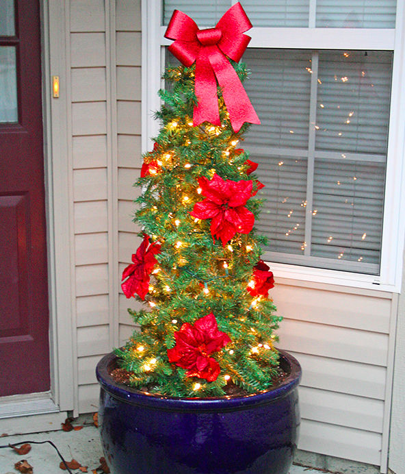 christmas decor using tomato cages Tomato Cage Christmas Trees Are Easy And Inexpensive Outdoor Decor