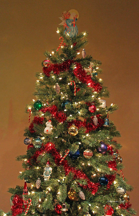 old time christmas decor An Old Fashioned Christmas Tree Photograph by Suzanne Gaff