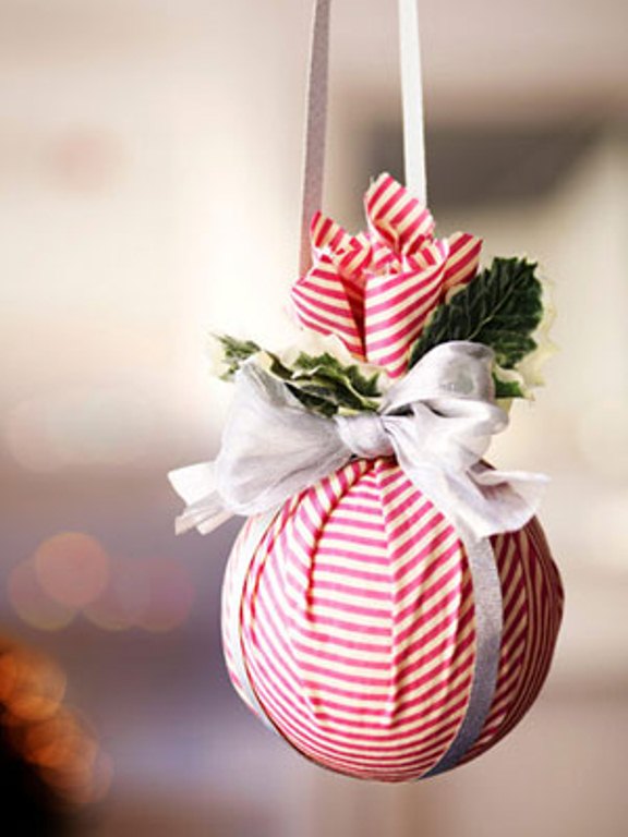 christmas decoration ideas with balls 35 Awesome Christmas Balls and Ideas How To Use Them In Decor DigsDigs