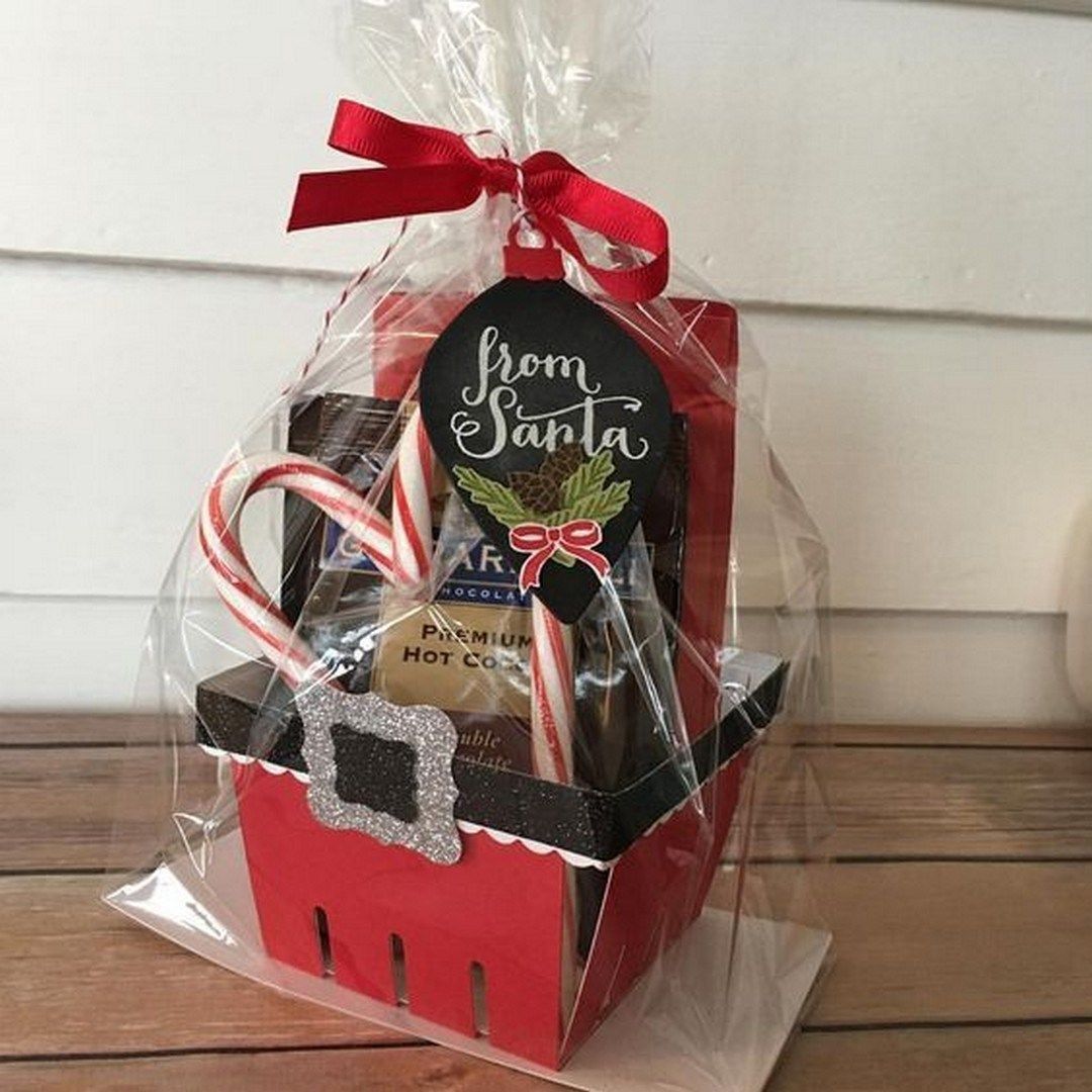 christmas decor gift basket 33 Themed Christmas Basket Ideas (26) Christmas gift baskets