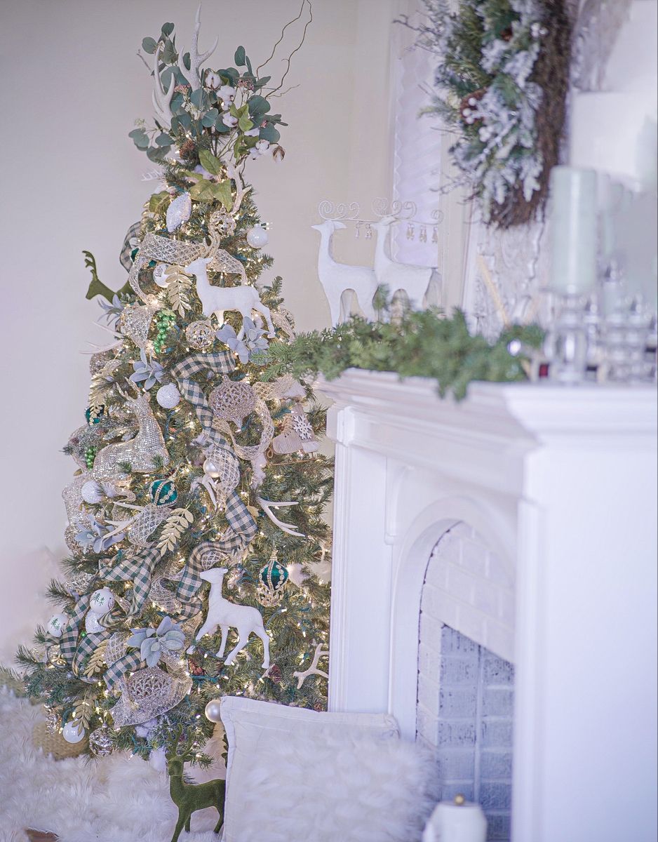 emerald green and gold christmas decor Emerald Green, Gold and a touch of rustic Weihnachten