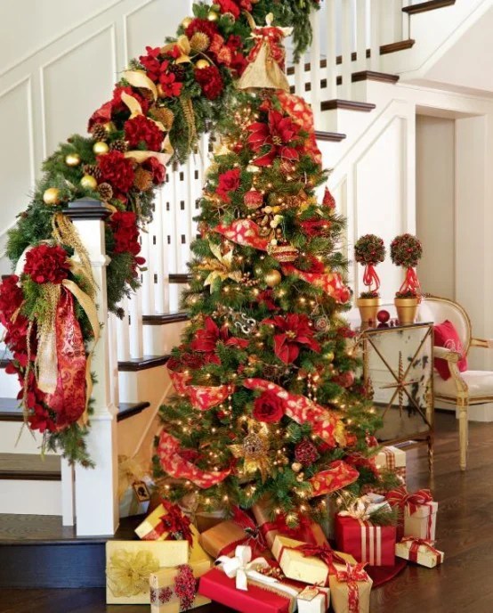 christmas decor red and gold 25 Beautiful Red And Gold Christmas Decor Ideas