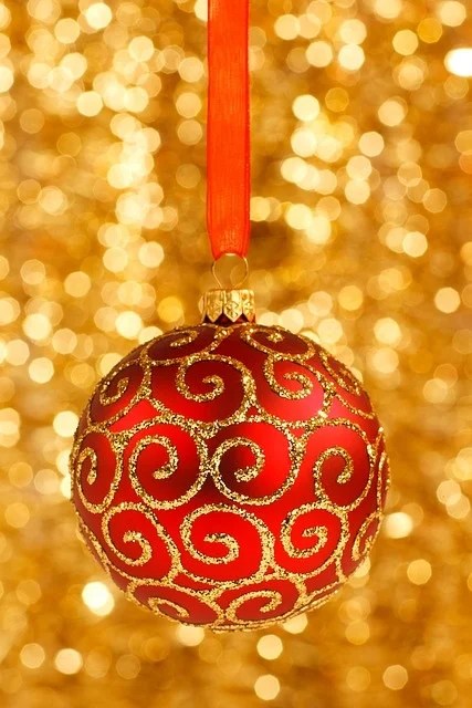 christmas decor red and gold 25 Beautiful Red And Gold Christmas Decor Ideas