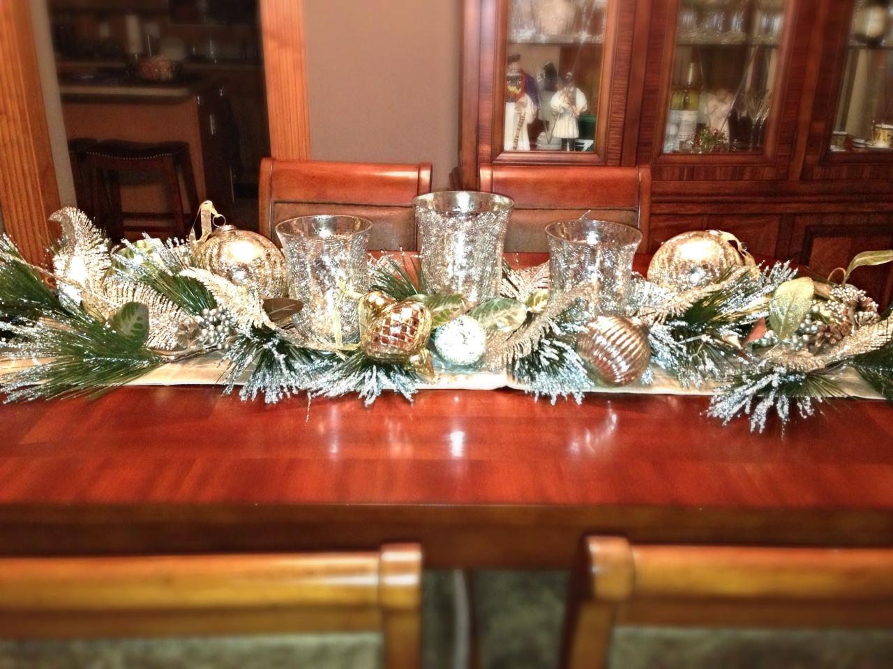 champagne color christmas decor Elegant champagne colored Christmas table decor Christmas 2014