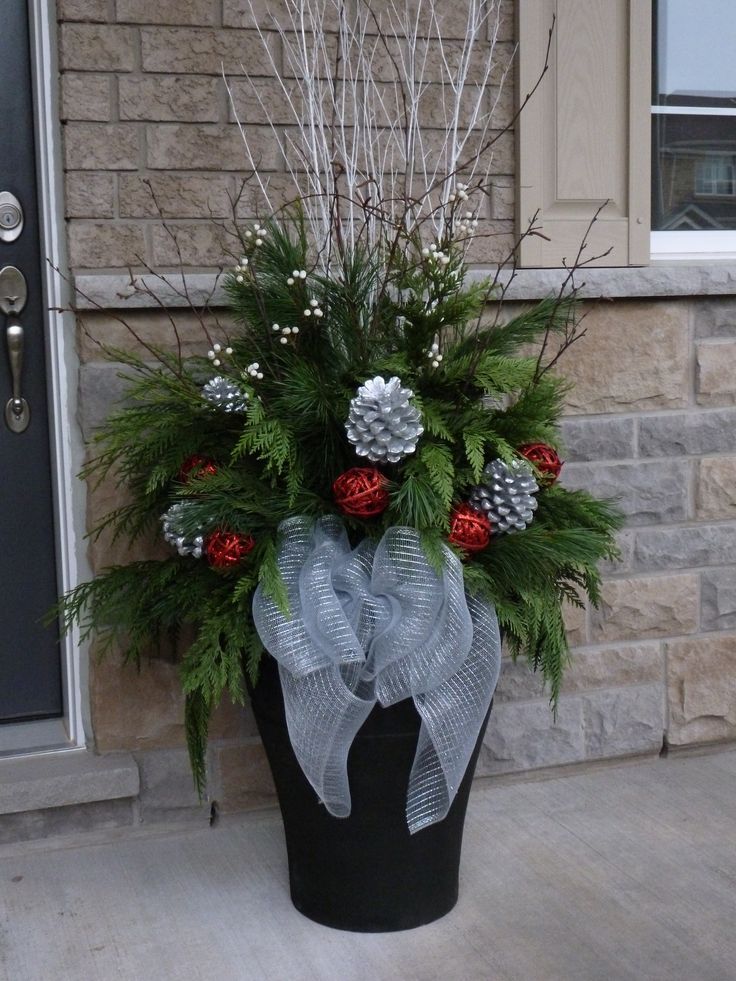 christmas decorations for outdoor urns 20+ Christmas Decorations For Outdoor Urns The Urban Decor