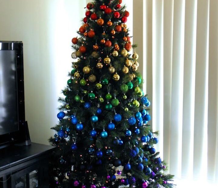 rainbow christmas tree decor rainbow christmas tree! LOVE THIS! Rainbow christmas tree, Rainbows