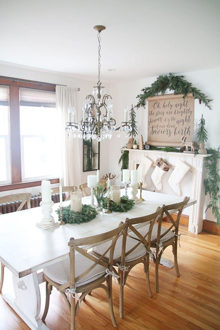 farmhouse christmas dining table decor A Very Farmhouse Christmas Home Tour Christmas dining room, Christmas