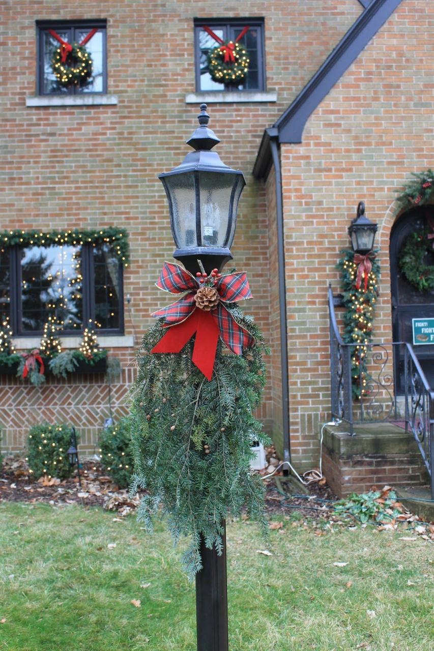 christmas decoration ideas for lamp post 10+ Christmas Lamp Post Decoration Ideas