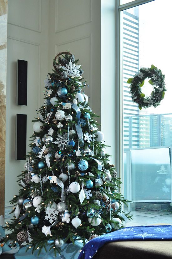 christmas decorations ideas blue and silver 62 Silver And Blue Décor Ideas For Christmas And New Year DigsDigs