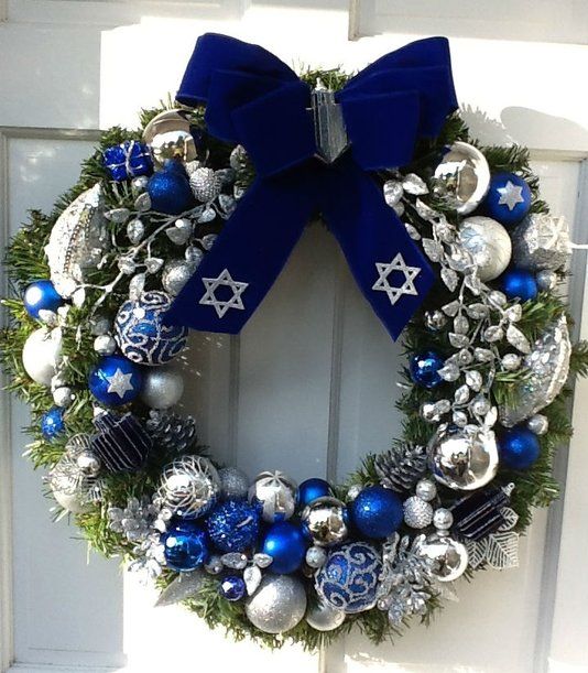 christmas decorations ideas blue and silver 35 Silver And Blue Décor Ideas For Christmas And New Year DigsDigs