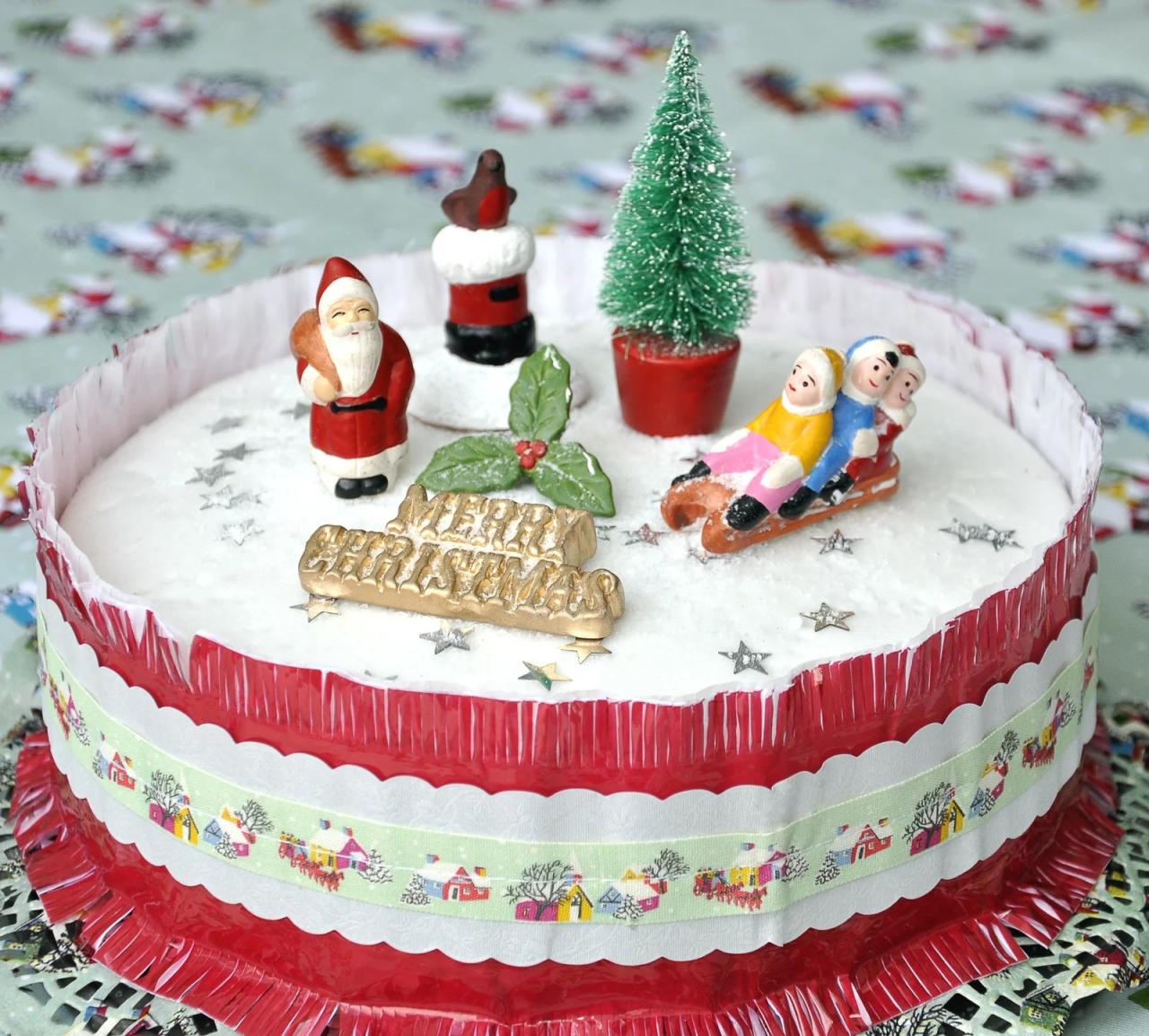 christmas cake decoration ideas uk 30 MOUTHWATERING CAKE DESIGNS FOR CHRISTMAS...... Godfather Style