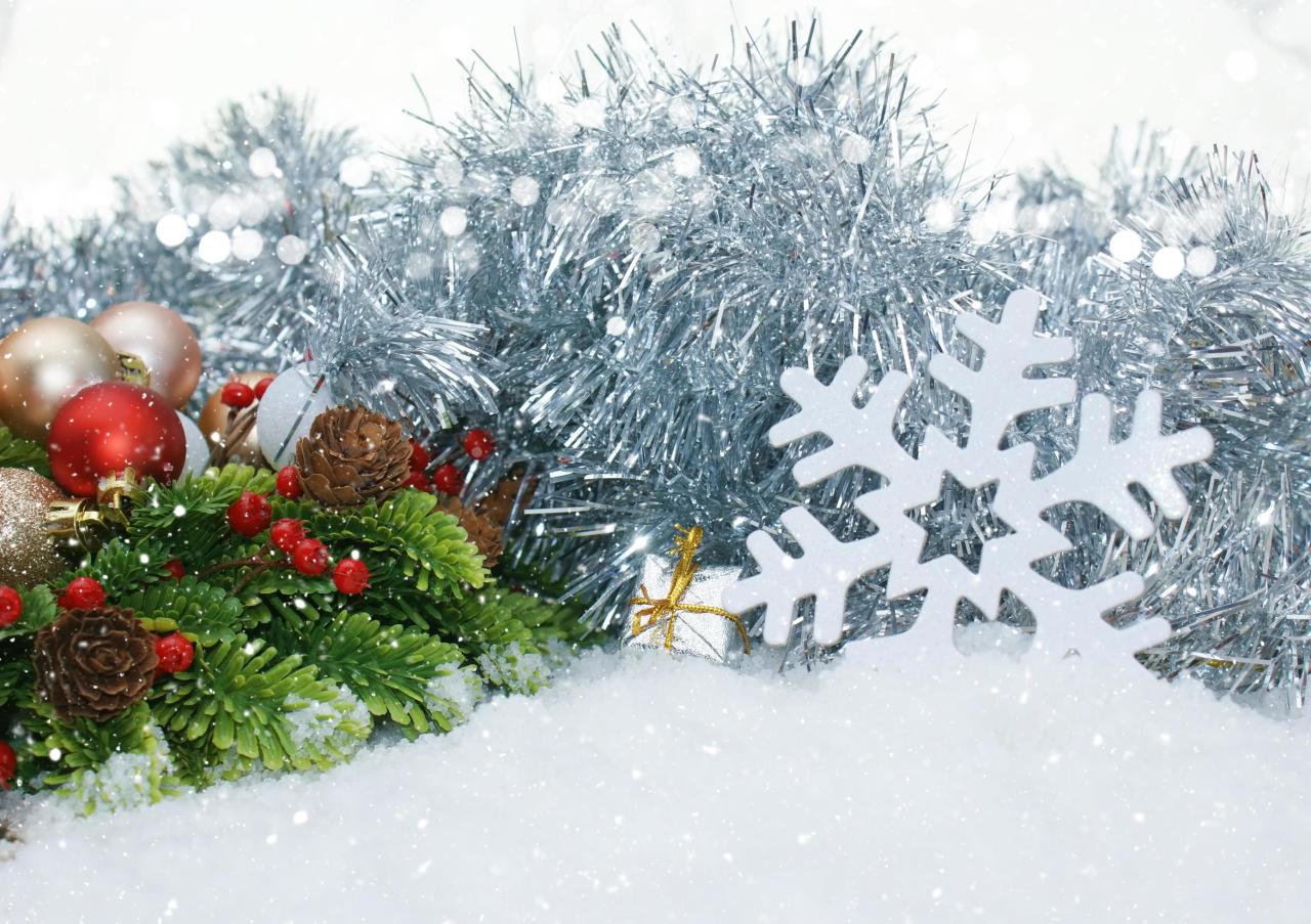 snow theme christmas decor Christmas decorations in snow 2008037 Stock Photo at Vecteezy