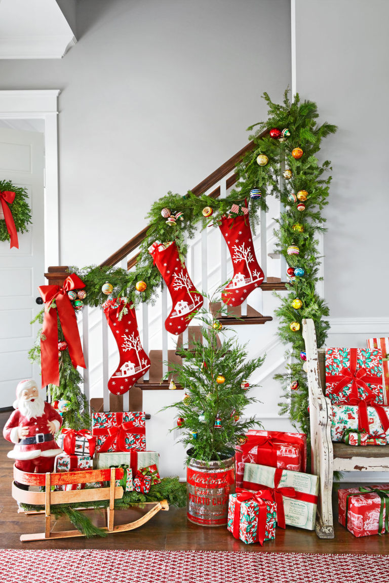 garland decor for christmas Scintillating Christmas Garland Decoration Ideas Festival Around the