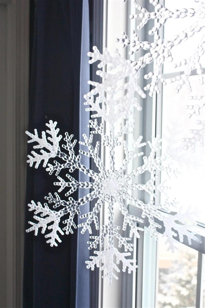 christmas window decor diy 12 Cutest And Easiest DIY Christmas Window Décorations Shelterness