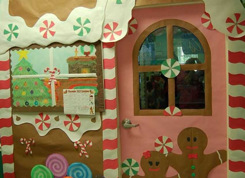 christmas decorations ideas door gingerbread Christmas Classroom Door, Christmas School, Preschool