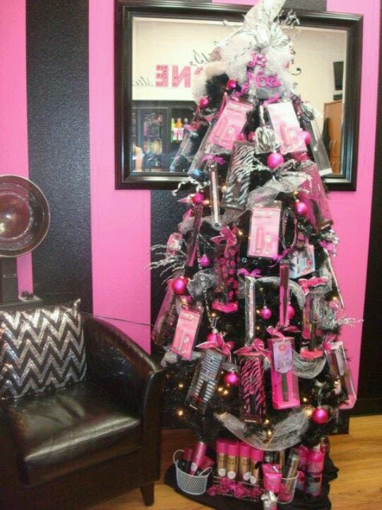 christmas decor for hair salon Christmas the salon hair & nails Pinterest