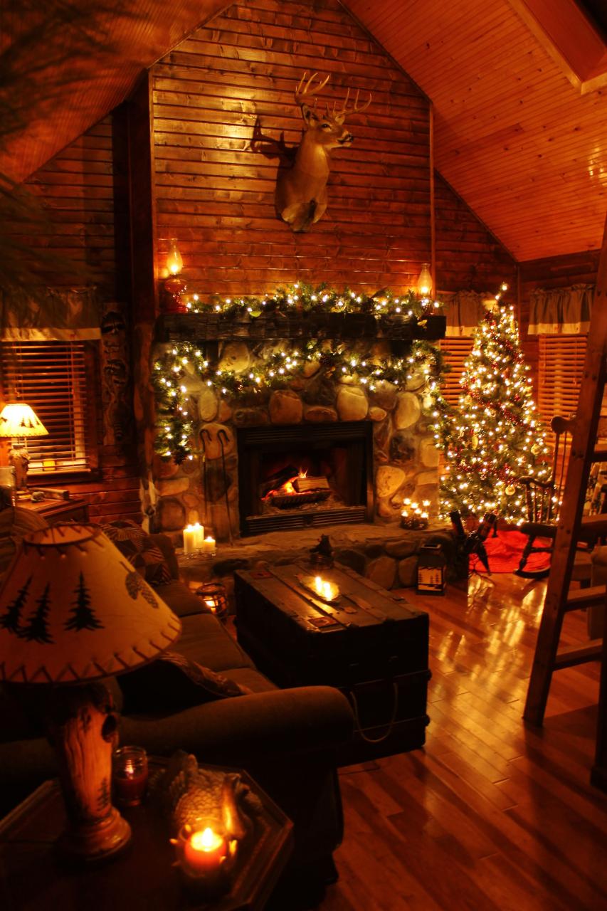 christmas decorating ideas for log cabin Christmas eve at the cabin Christmas fireplace, Cabin christmas