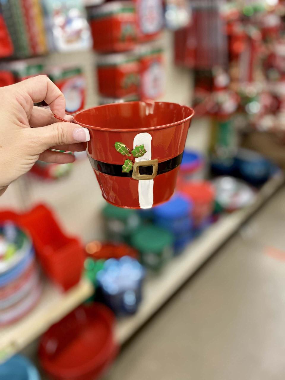 christmas decor at dollar tree These Dollar Tree Christmas Decorations are THE CUTEST!