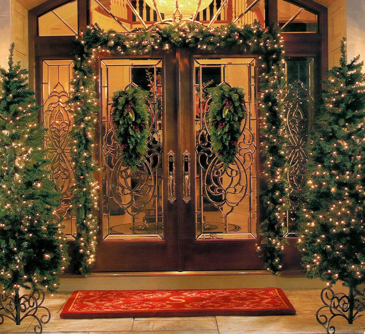 christmas decor for double doors Front Entrance Double Door Christmas Decorations Interior Decorating