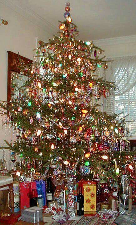 christmas tree decorating ideas vintage 60+ Vintage Christmas Tree Decorations That Are A Brilliant blend of