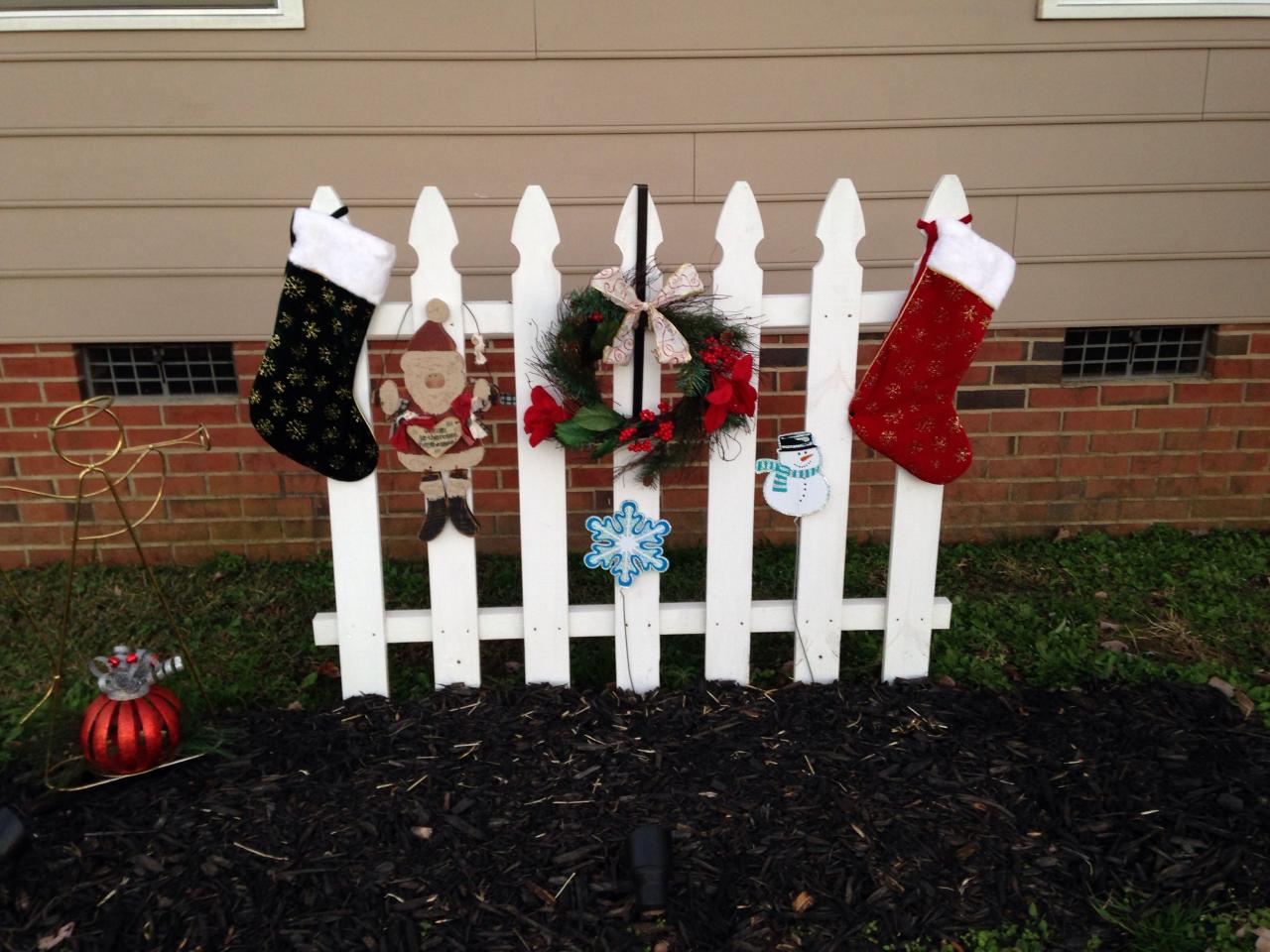 fence decor for christmas 30+ Christmas Decorations For Fence