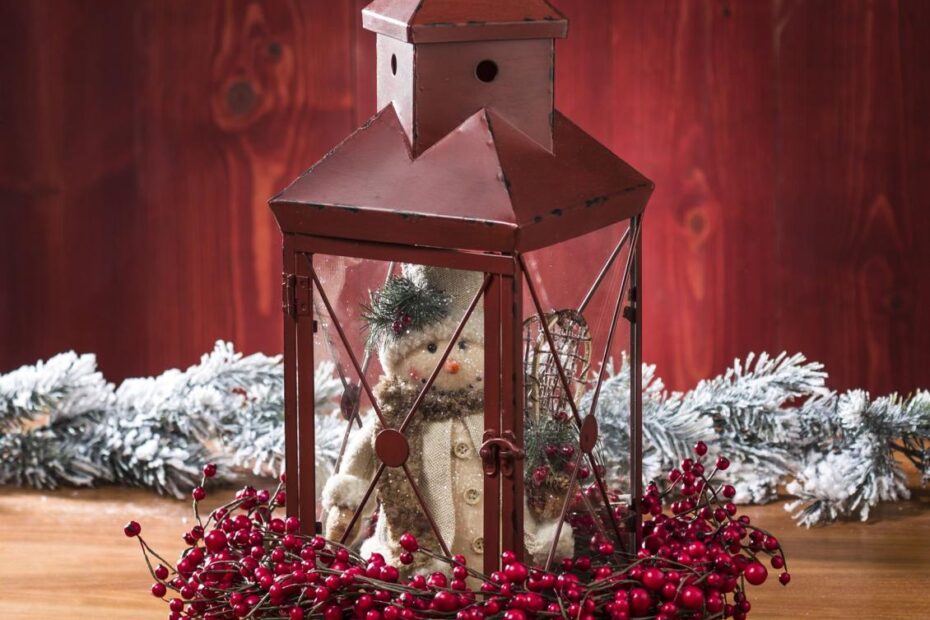 christmas lanterns decor ideas Lanterns in Home Decor for all Seasons Lantern christmas decor