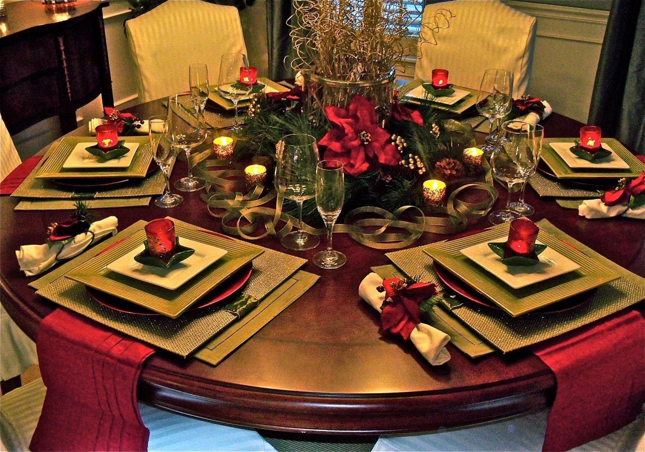 christmas round table decor ideas Awesome Holiday Table Decorations Photos Turtaras