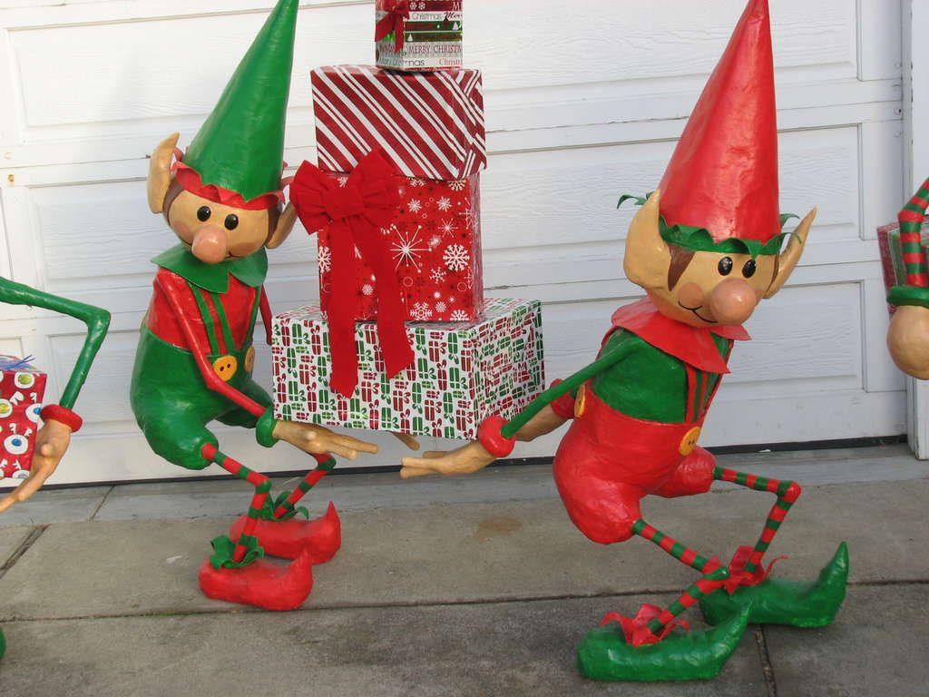 elf christmas decorations outdoor Santa's Elves Yard Display Diy christmas elves, Elf christmas