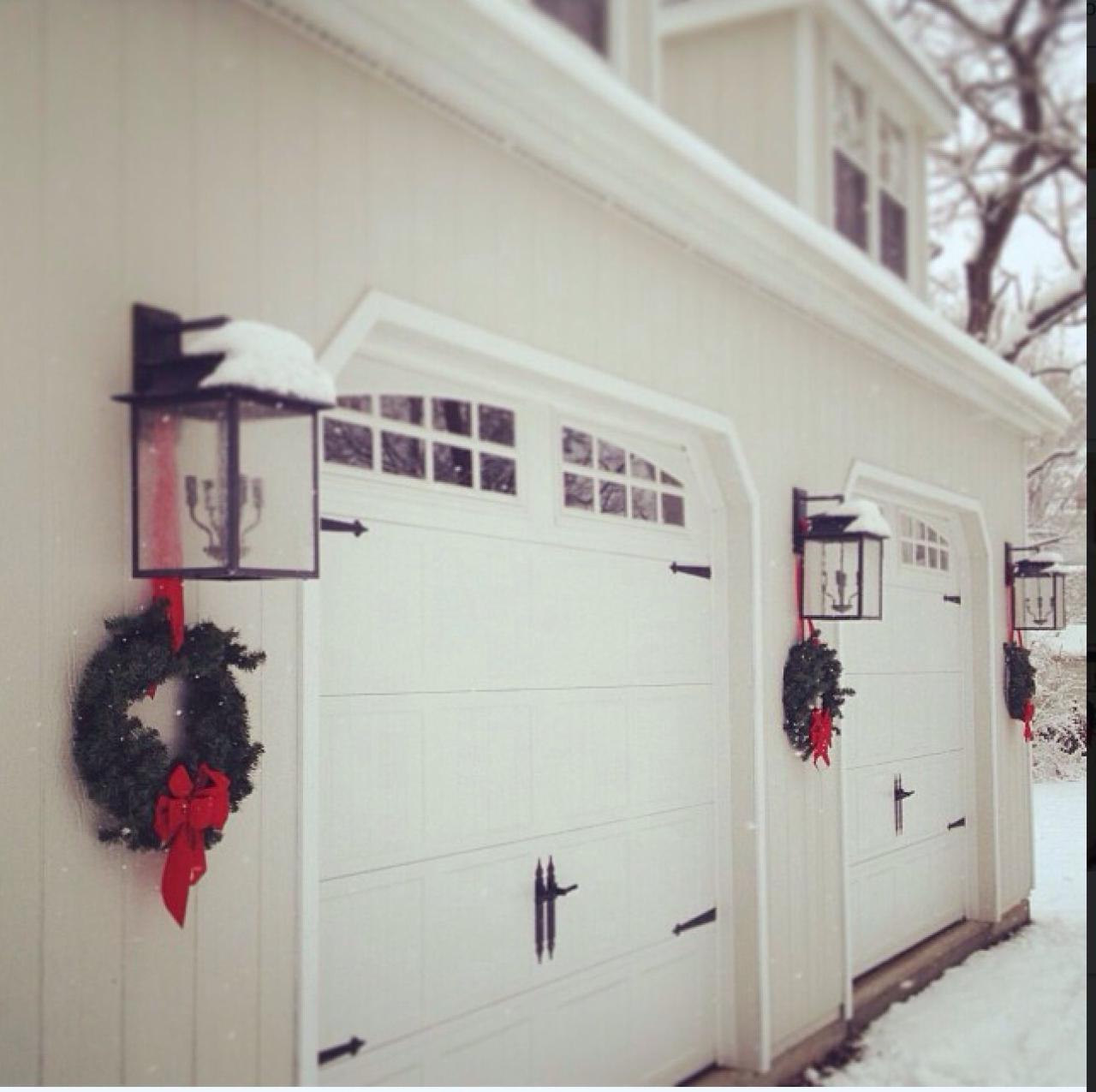 christmas decorations outdoor garage Garage doors and lights Decorating with christmas lights, Christmas