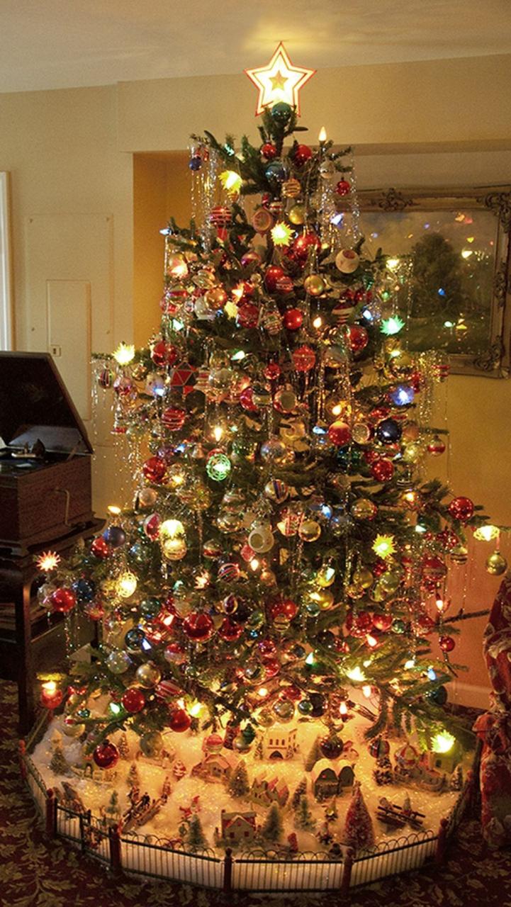 vintage christmas tree decor ideas a decorated christmas tree in a living room