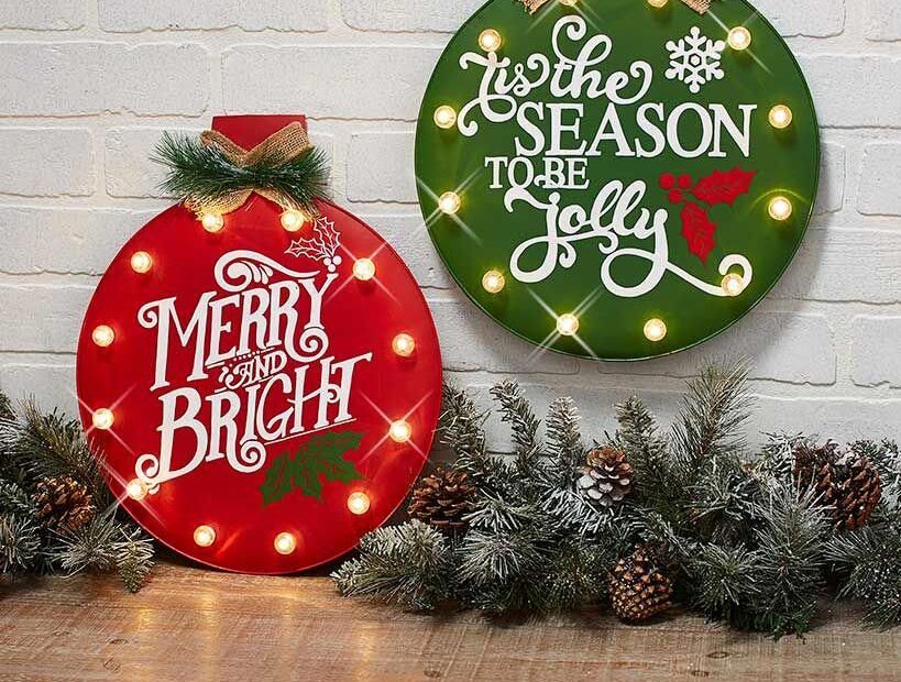 christmas lighted wall decor Lighted Ornament Wall Hangings Christmas centerpieces, Christmas wood