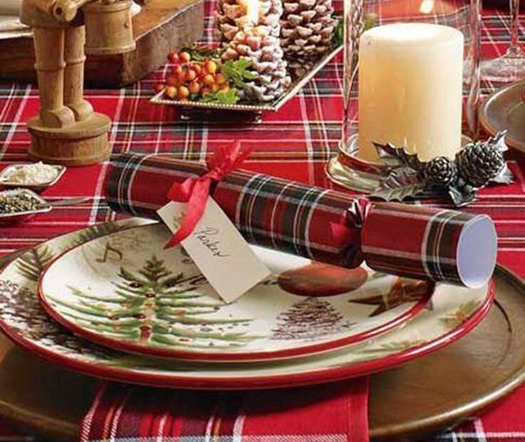 christmas table decor red Red Color Decorations of Christmas Table Decorations Centerpiece