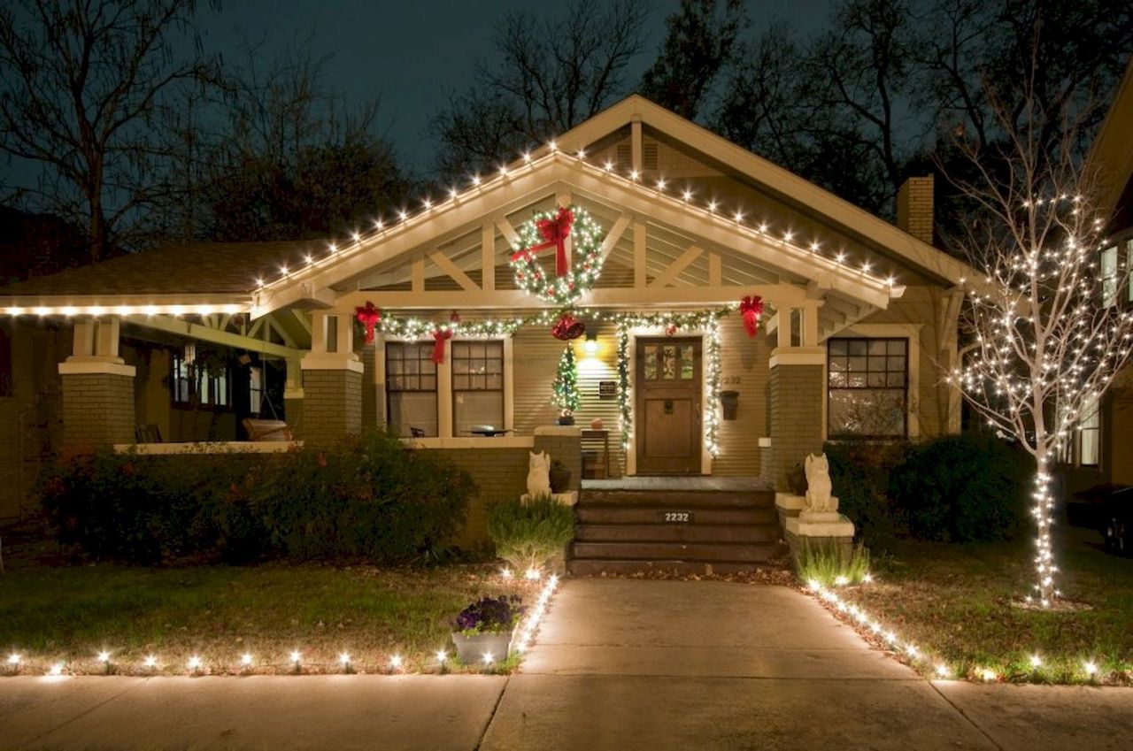 christmas decorations exterior house 70 Awesome Farmhouse Style Exterior Christmas Lights Decorations http