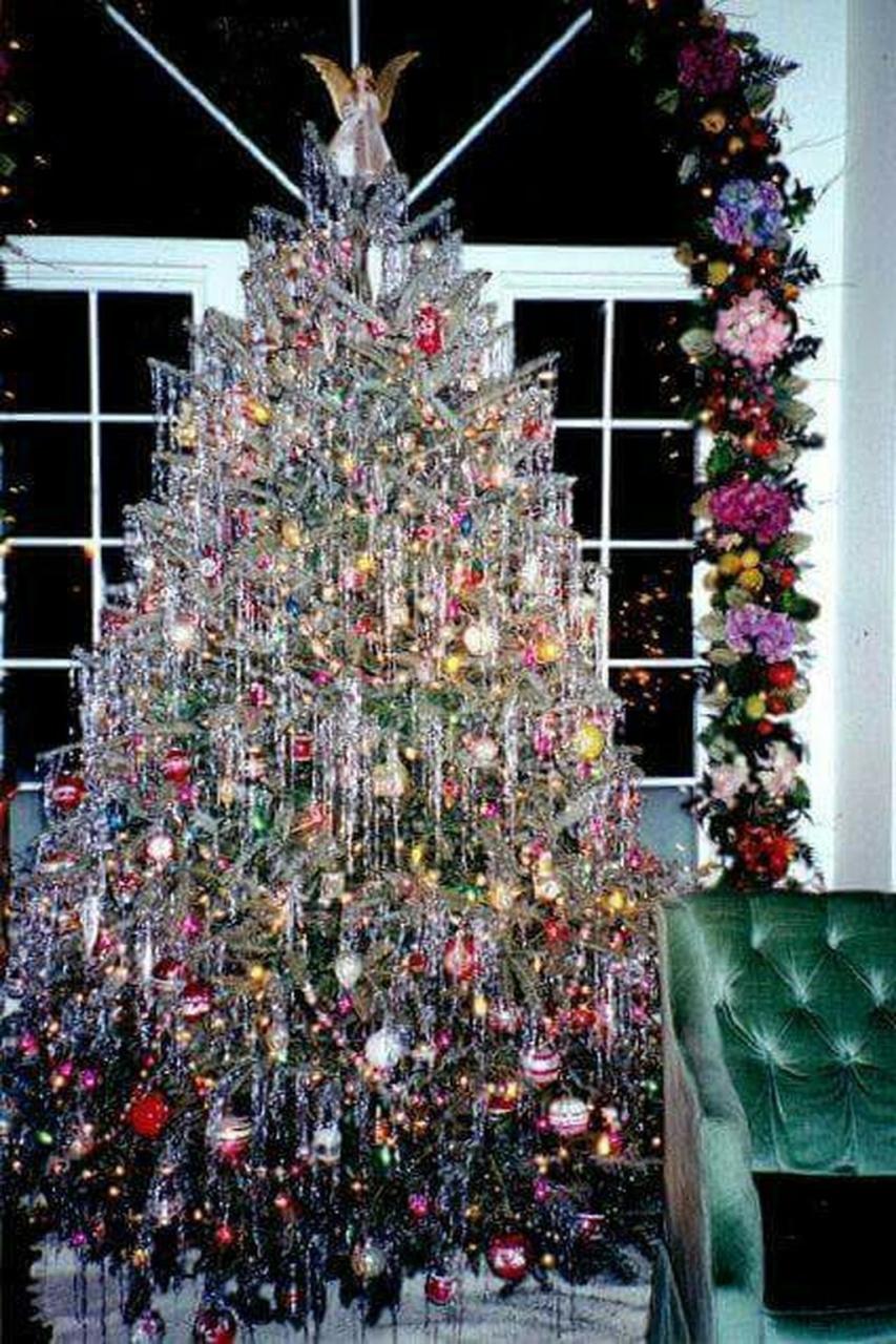 vintage christmas tree decor ideas 37 Totally Beautiful Vintage Christmas Tree Decoration Ideas