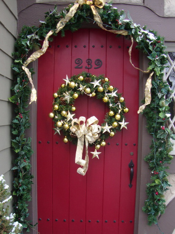 christmas decor around front door 31 Creative Front Door Christmas Decorations