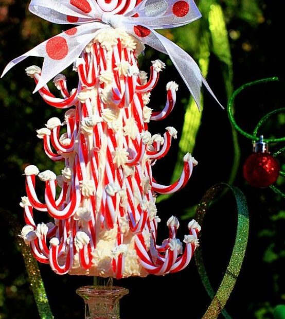 candy cane christmas decor ideas 25 Fun Candy Cane Christmas Décor Ideas For Your Home DigsDigs