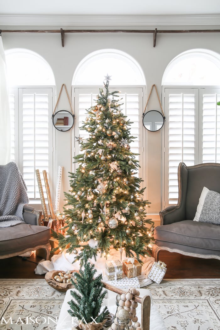 white and green christmas decor Green and White Christmas Decorating Ideas Maison de Pax