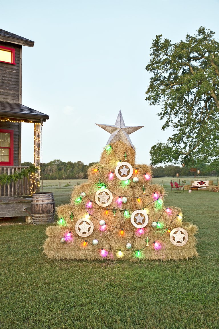 hay bale christmas decor 50 Easy DIY Christmas Decorations Best Homemade Holiday Decor Ideas