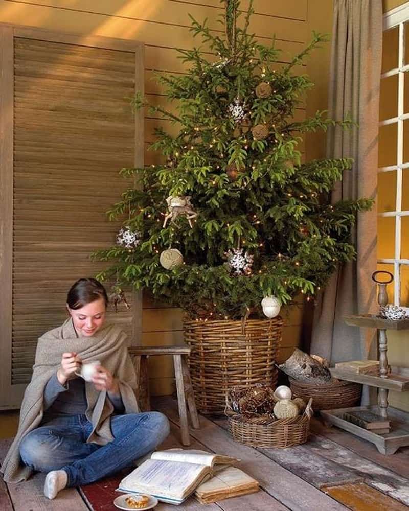 natural decor christmas tree 30+ natural christmas decoration ideas for a Cozy and Sustainable Holiday