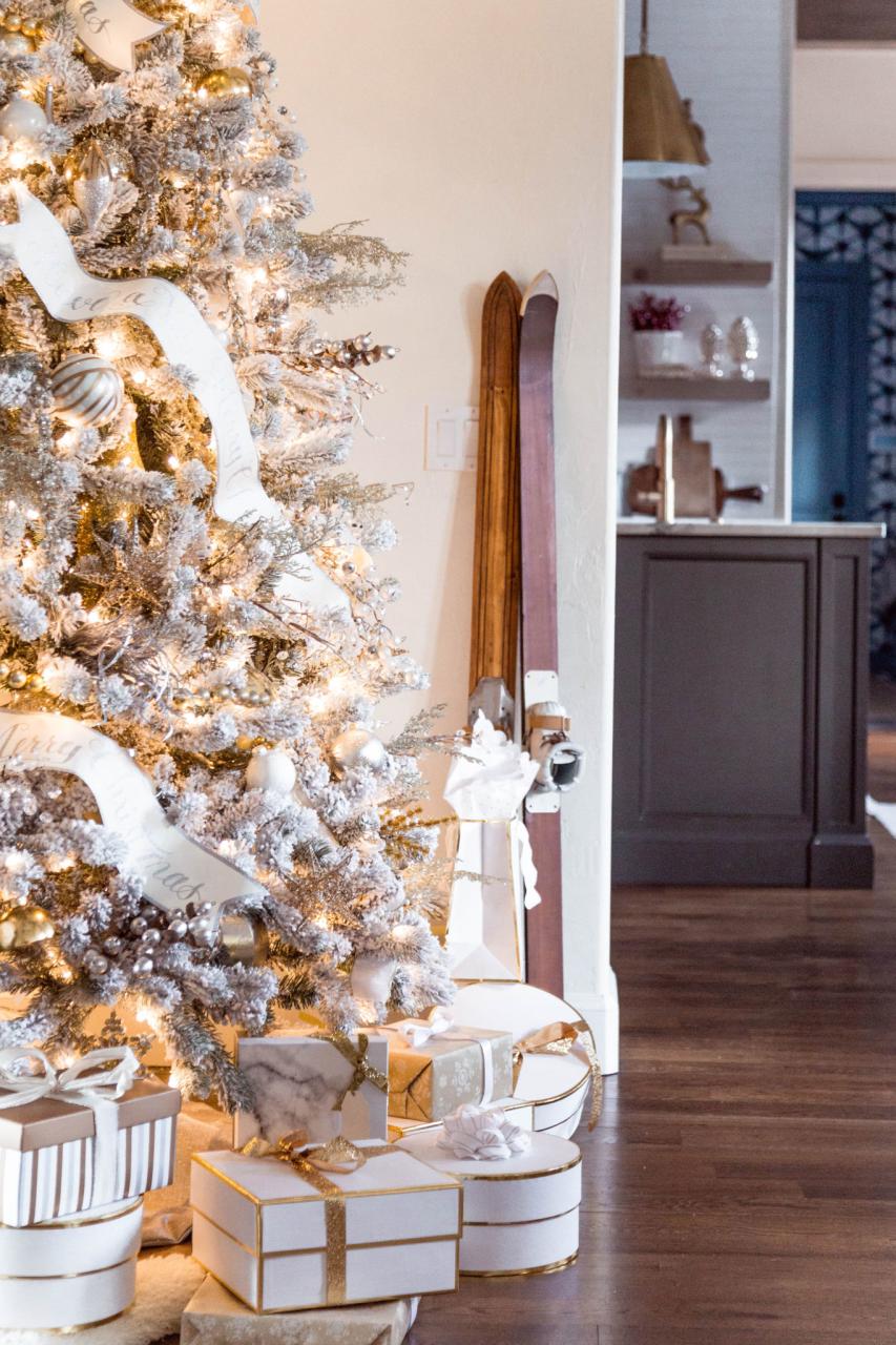 neutral christmas decor ideas Neutral Christmas Decor Ideas Curls and Cashmere