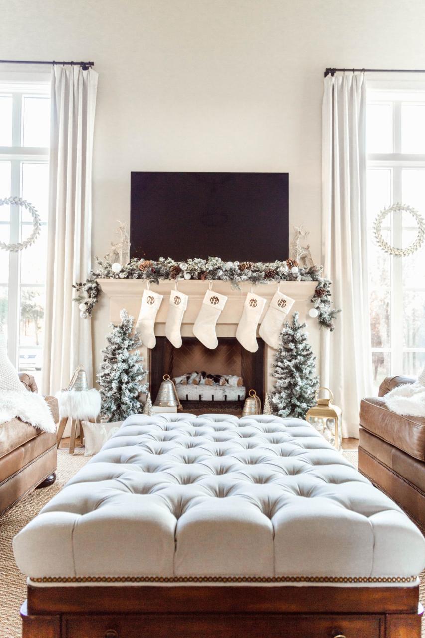 neutral christmas decor ideas Neutral Christmas Decor Ideas Curls and Cashmere