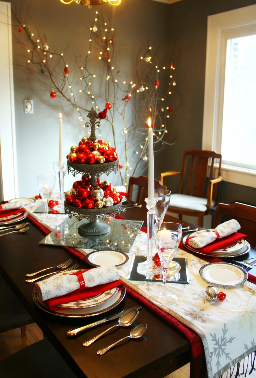 christmas table decor red Red & Silver Christmas Table Setting • Craft Thyme