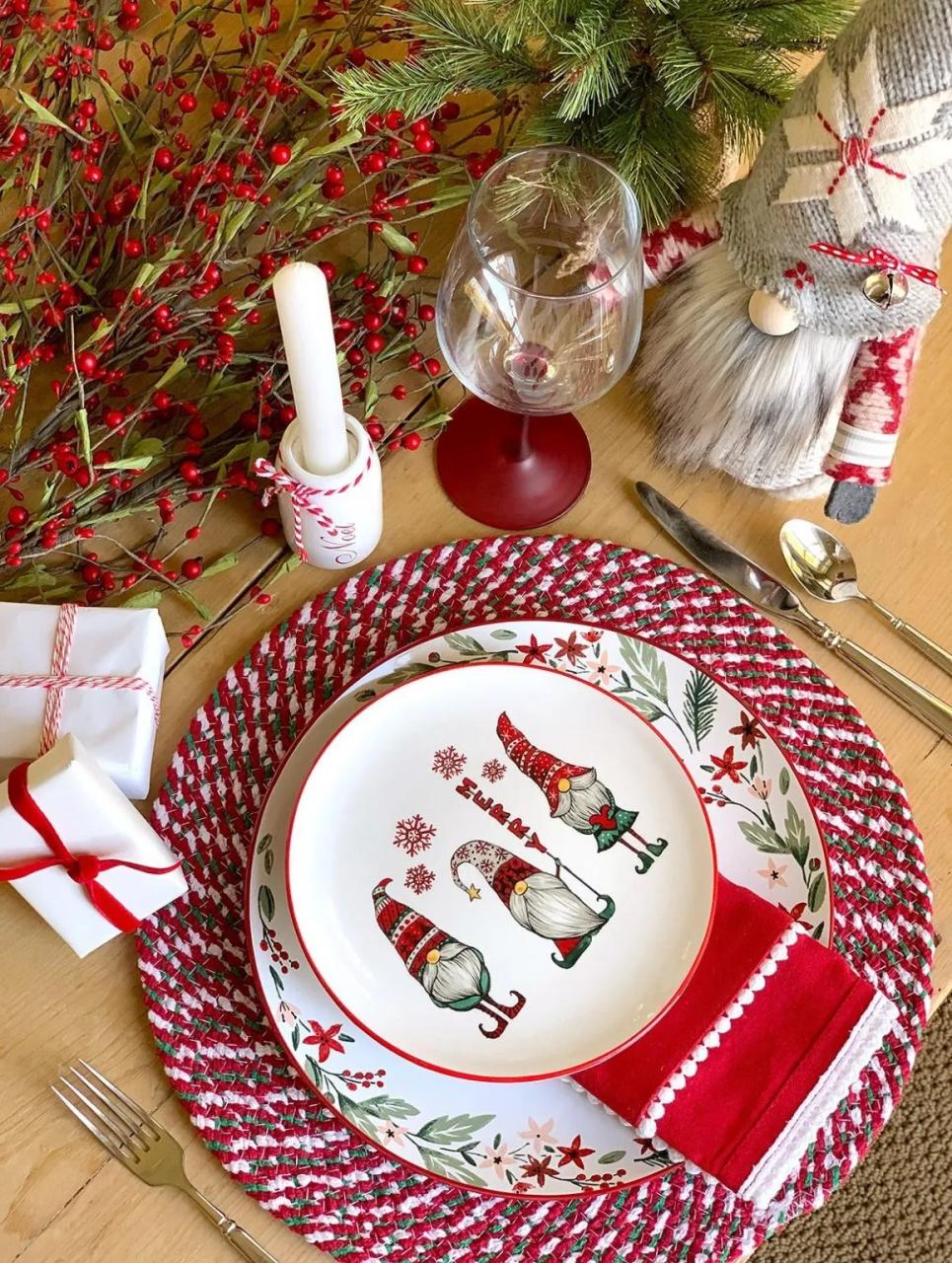 rustic christmas table decor Rustic Christmas Table Ideas Be Brave and Bloom