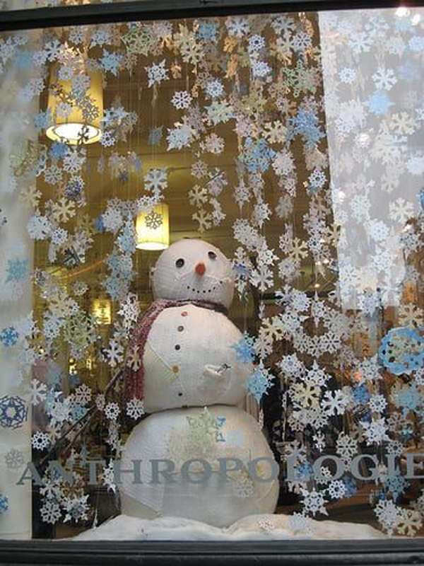 christmas decor window display 35 Wonderful Christmas Window Display Ideas On A Budget HomeMydesign