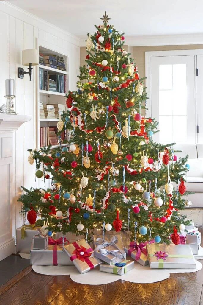 traditional christmas tree decor 32 Interesting Christmas Tree Decoration Ideas