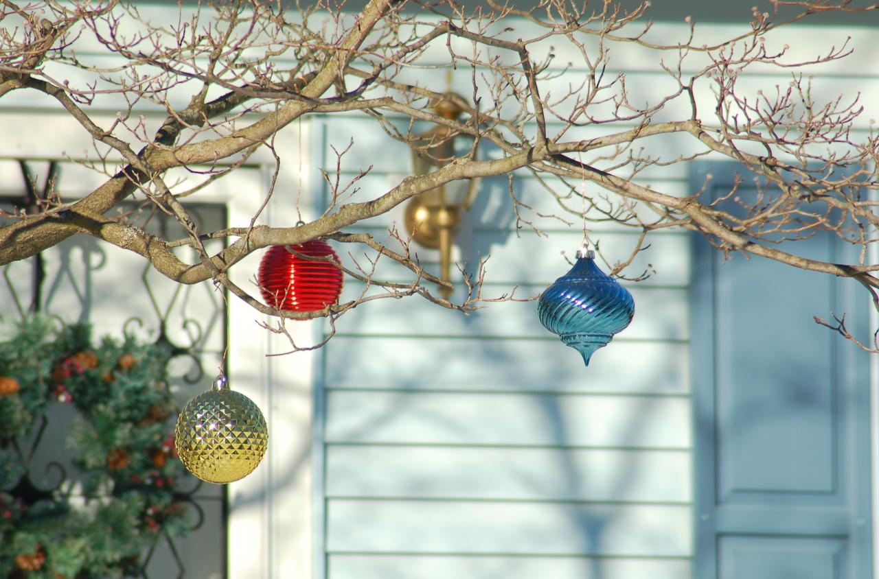 christmas decorations outdoor hanging Outdoor Christmas Decorating With Trees and Foliage